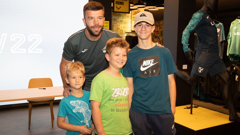 Grant Hanley and Danel Sinani were at the Norwich City Fan Hub this week for Thursday afternoon’s signing session.
