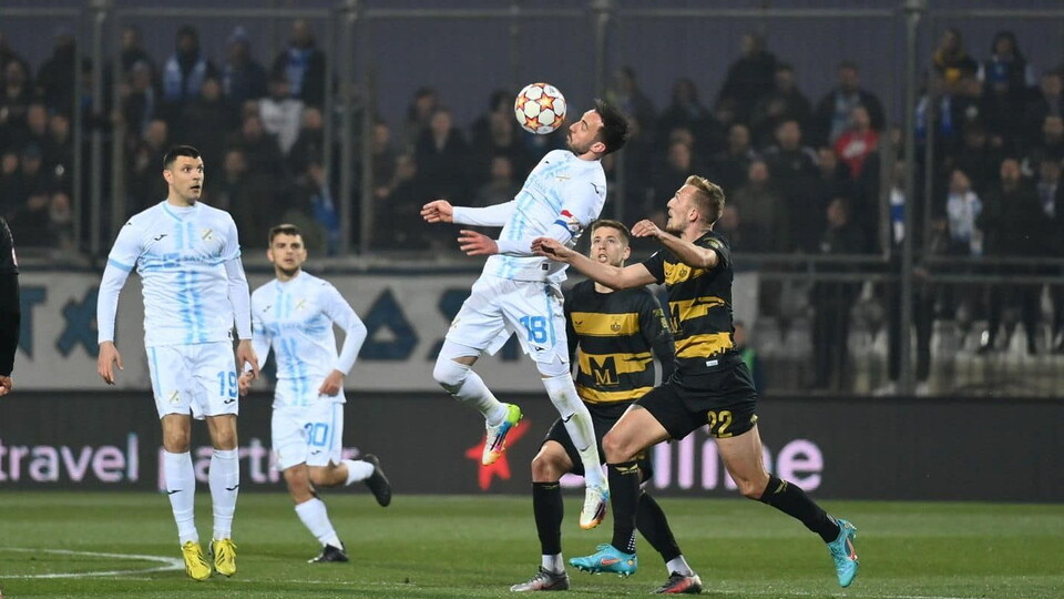 Norwich City loanee Josip Drmić scored in the semi-final of the Croatian Cup as HNK Rijeka beat NK Osijek 3-2 after extra-time on Wednesday.