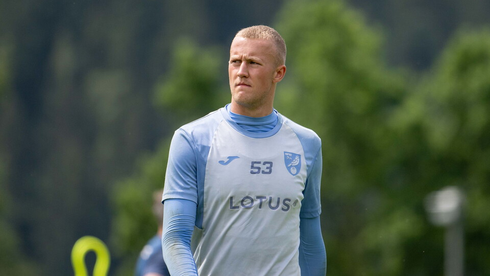 Goalkeeper Dylan Berry has been recalled from his loan at Hendon, and has now joined Chelmsford City.