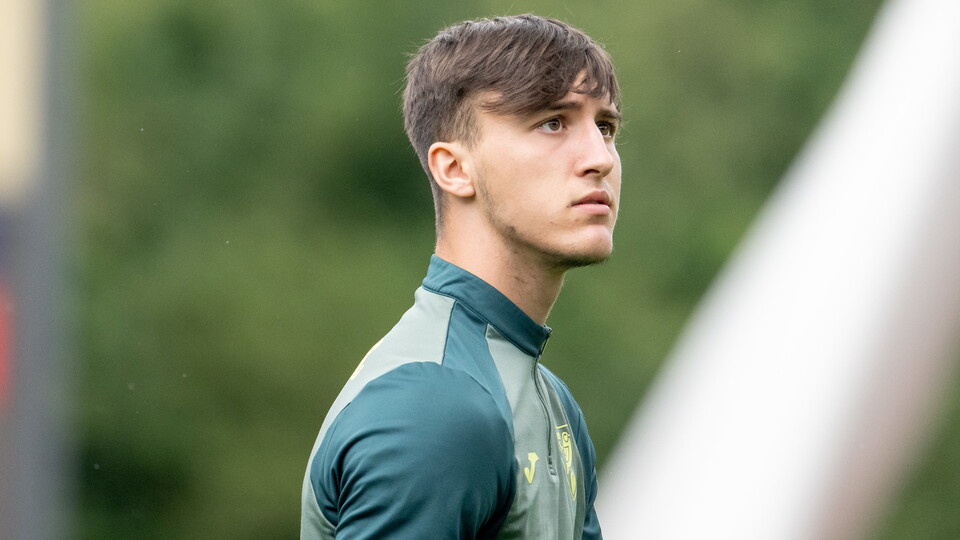 Academy goalkeeper Ellis Craven has joined Northern Premier League side Marske United on loan.