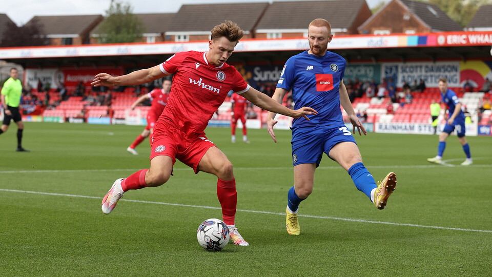 Brad Hills played the full 90 minutes as Accrington Stanley scored a 98th-minute winner to claim a 2-1 win over Harrogate Town.