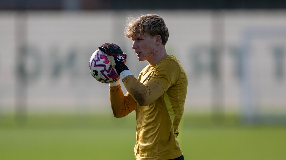 Norwich City goalkeeper Henry Bullen has joined Isthmian League North Division side Wroxham on a short-term loan deal.