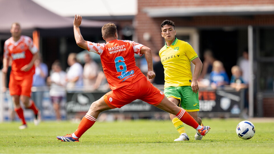 Norwich City's opening fixture of their Netherlands training camp ended in a 1-1 draw with FC Volendam.