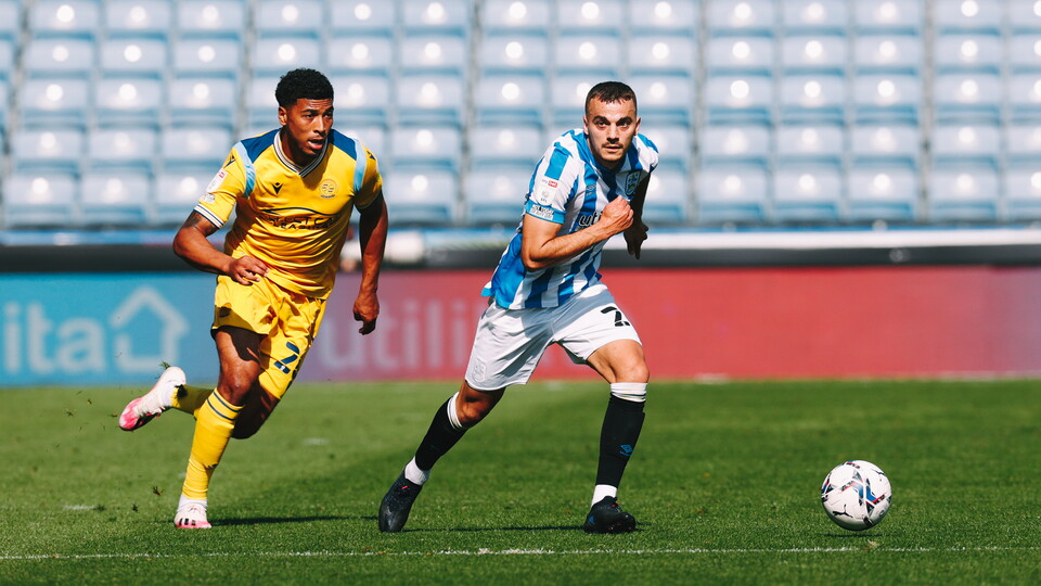 Danel Sinani was given his first league start for Huddersfield Town on Saturday as the Terriers thrashed Reading to go fourth in the Championship.