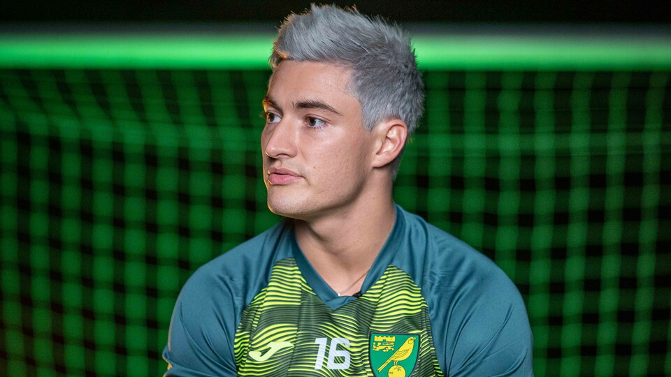 25-year-old defensive midfielder Mathias Normann completed a season-long loan move to Norwich City with an option to buy on Sunday.