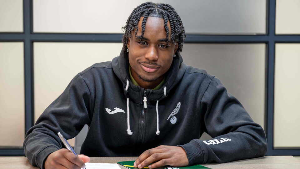 Norwich City Academy forward Damari Daley has signed his first professional contract with the club.
