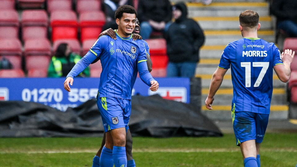 Tom Dickson-Peters scored on his Grimsby Town debut, netting the third goal in a 3-0 win away at Crewe Alexandra in Sky Bet League Two.