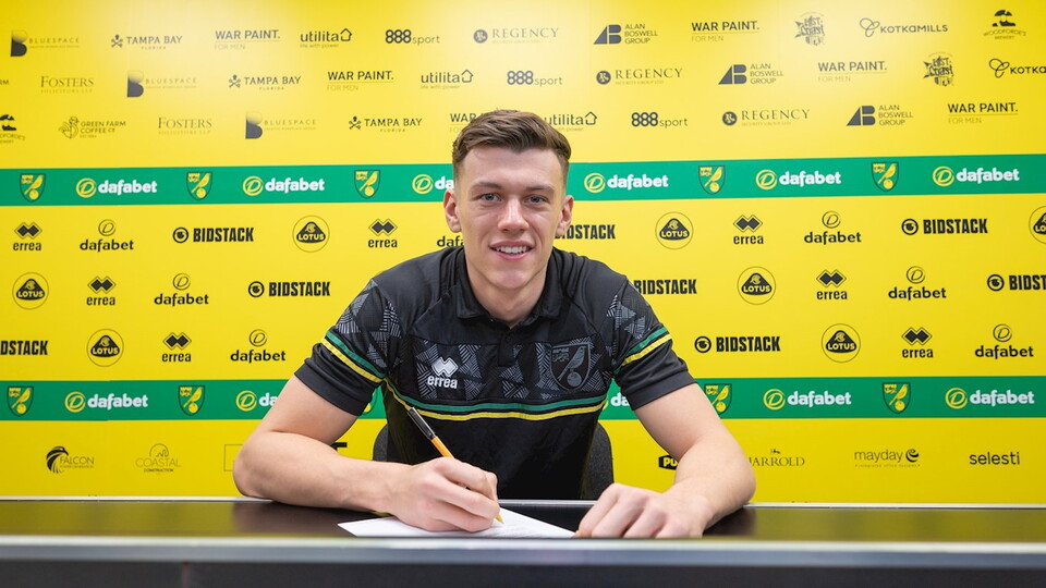 Norwich City academy goalkeeper Jon McCracken has signed a contract extension with the club, keeping him with the Canaries until the summer of 2022.