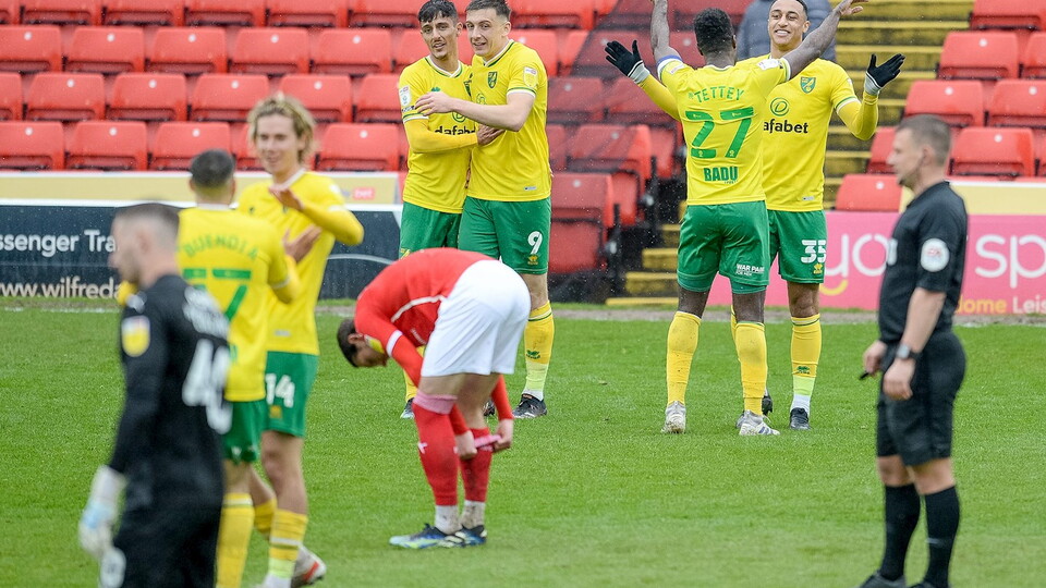 Norwich City recorded a 2-2 draw away at Barnsley on the final day of the season as they lifted the Sky Bet Championship trophy and said a fond farewell to Alex Tettey and Mario Vrancic.