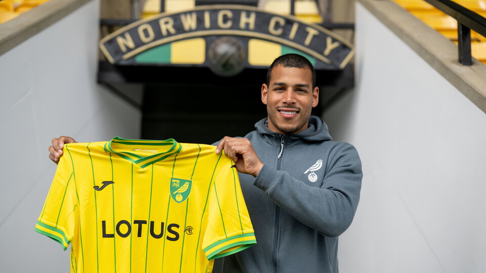 Onel Hernández has signed a new contract at Norwich City, committing his future at the club until the summer of 2025, with an option of a further year.