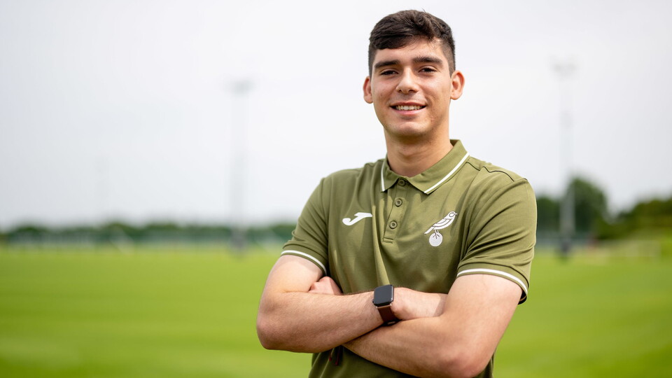 Norwich City have completed the signing of goalkeeper Vicente Reyes from Atlanta United.