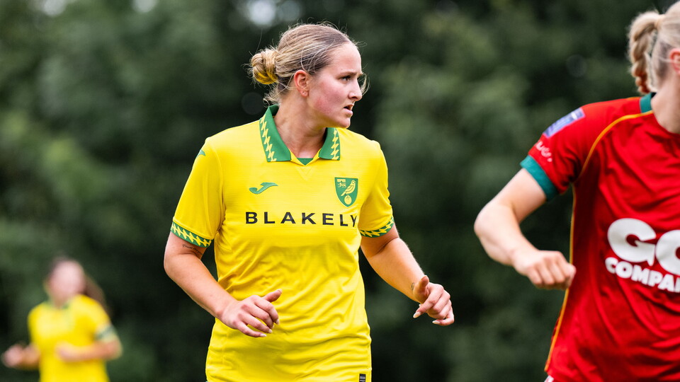 Natasha Snelling was on the scoresheet for the Canaries in a 2-1 loss against Southern Premier side Gwalia United on Sunday afternoon.