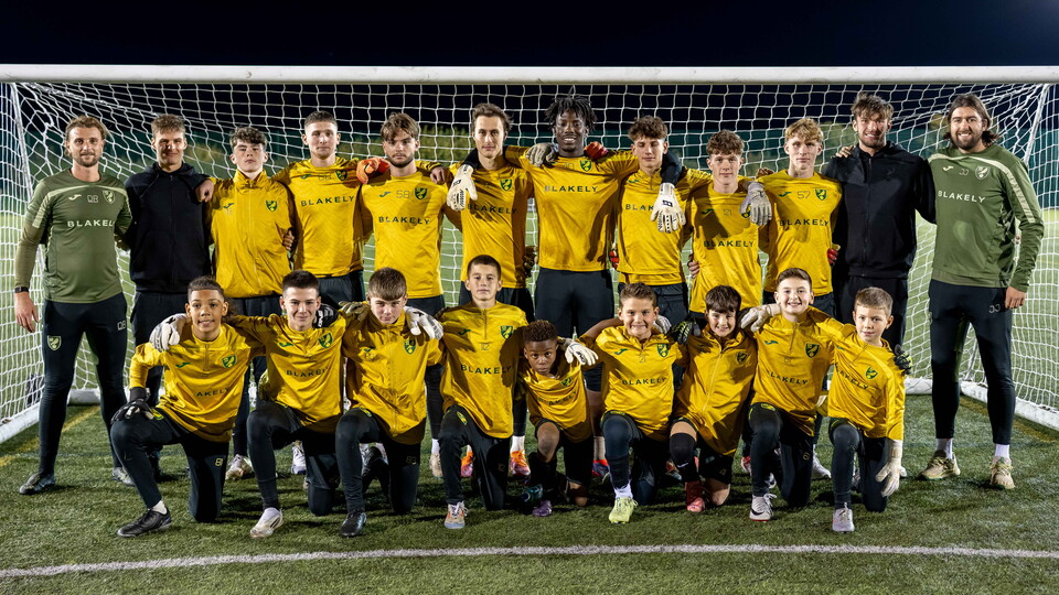 Recently, Norwich City head of academy goalkeeping Declan Rudd hosted a goalkeeper presentation evening at the Avant Training Centre for the academy's goalkeepers across all age groups.