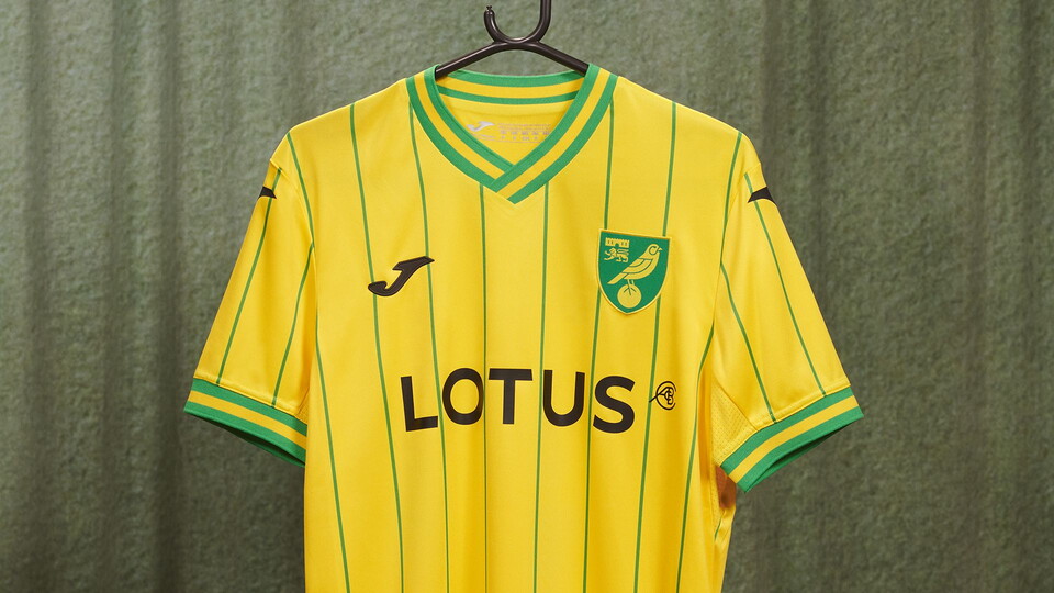 The official Norwich City home kit for the 2022/23 season is now on offer for fans for the first time this season, discounted at 30% off.
