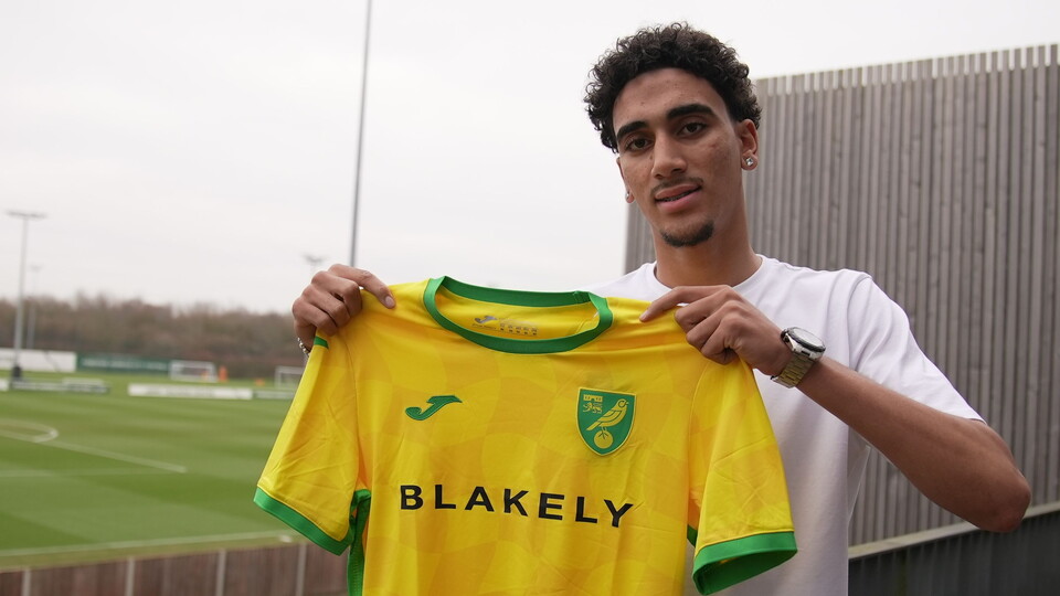 Norwich City have completed the signing of young defender Takudzwa Gwanzura.