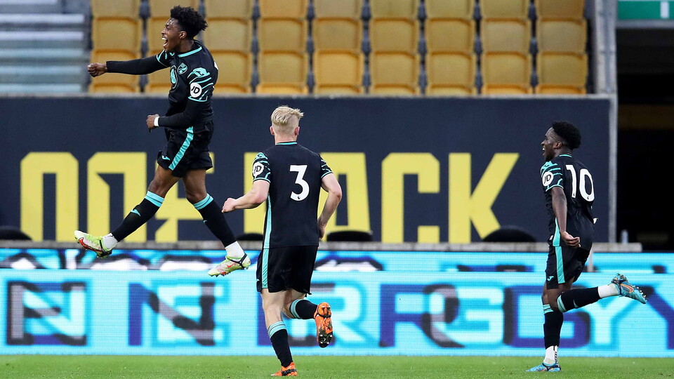 Norwich City have missed out on promotion from the Premier League 2 Division 2 after they were beaten on penalties away at Wolverhampton Wanderers.