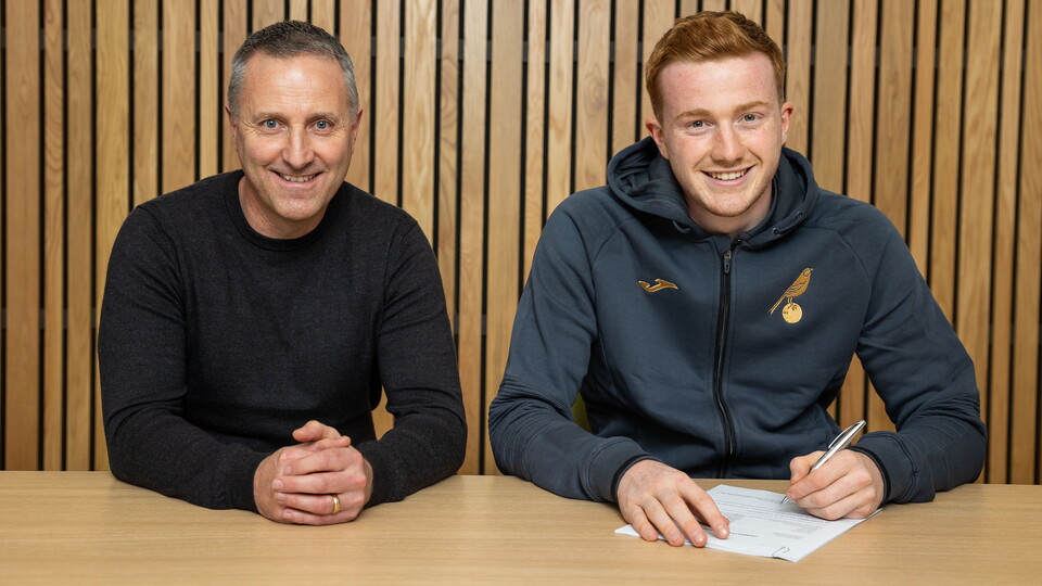 Norwich City Academy defender Lewis Shipley has extended his stay at his boyhood club with a new contract through to the summer of 2025.