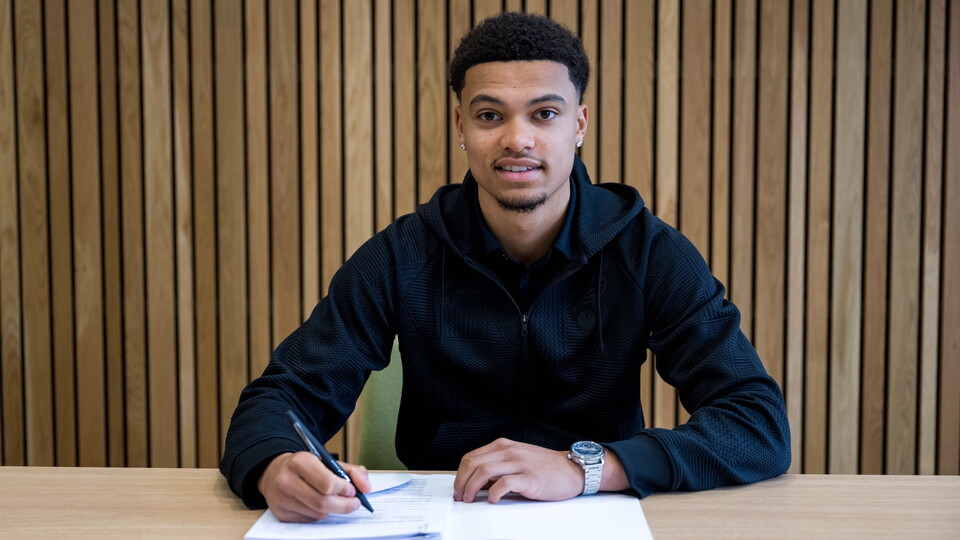 Norwich City attacker Dylan Jones has signed a contract extension at the club.