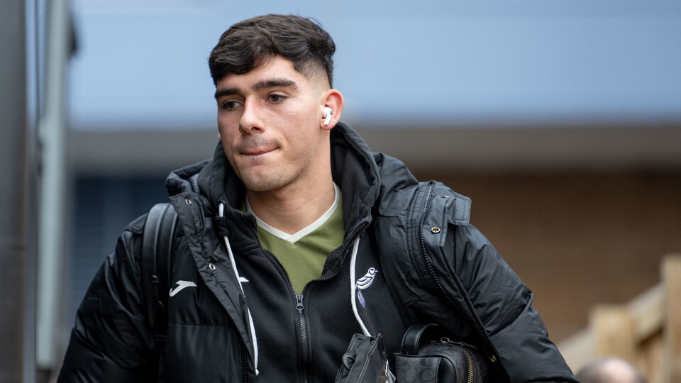 Goalkeeper Vicente Reyes has returned to the club from his loan spell with Cambridge United.