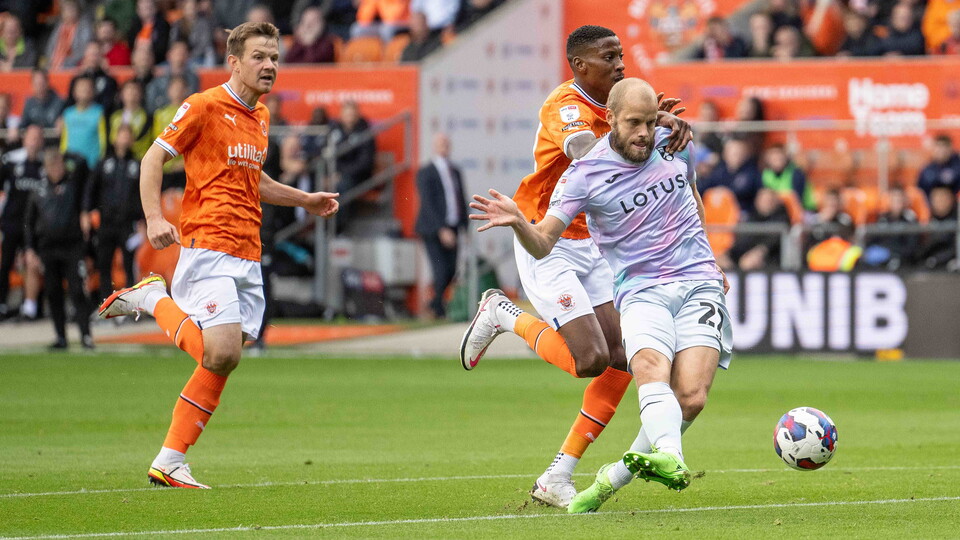 Norwich City returned to winning ways in the Sky Bet Championship with a 1-0 win at Blackpool, courtesy of a first-half Teemu Pukki strike.