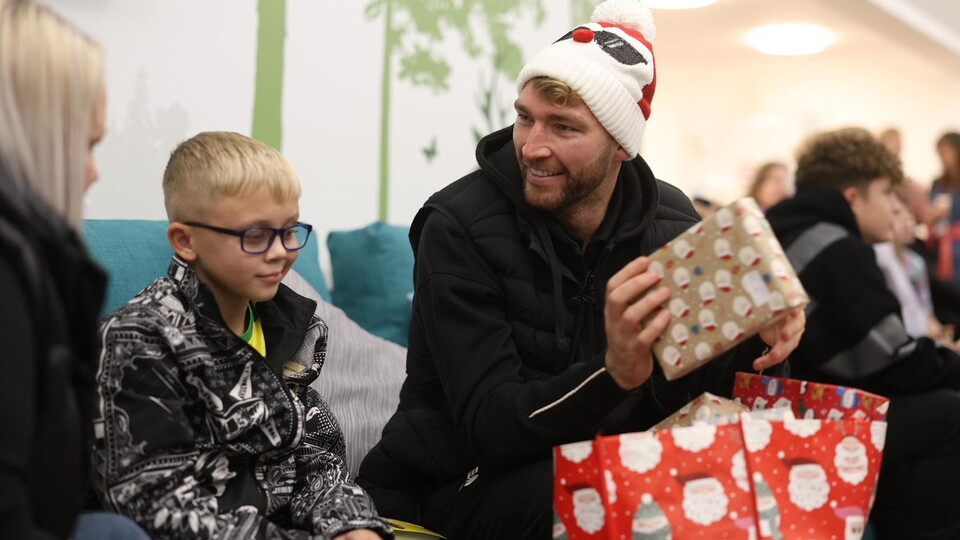 Players from Norwich City's men's and women's first teams and academy sides visited some local hospitals to spread some Christmas cheer.