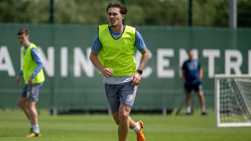 Academy midfielder Flynn Clarke has joined Vanarama National League side Dagenham & Redbridge on a season-long loan.