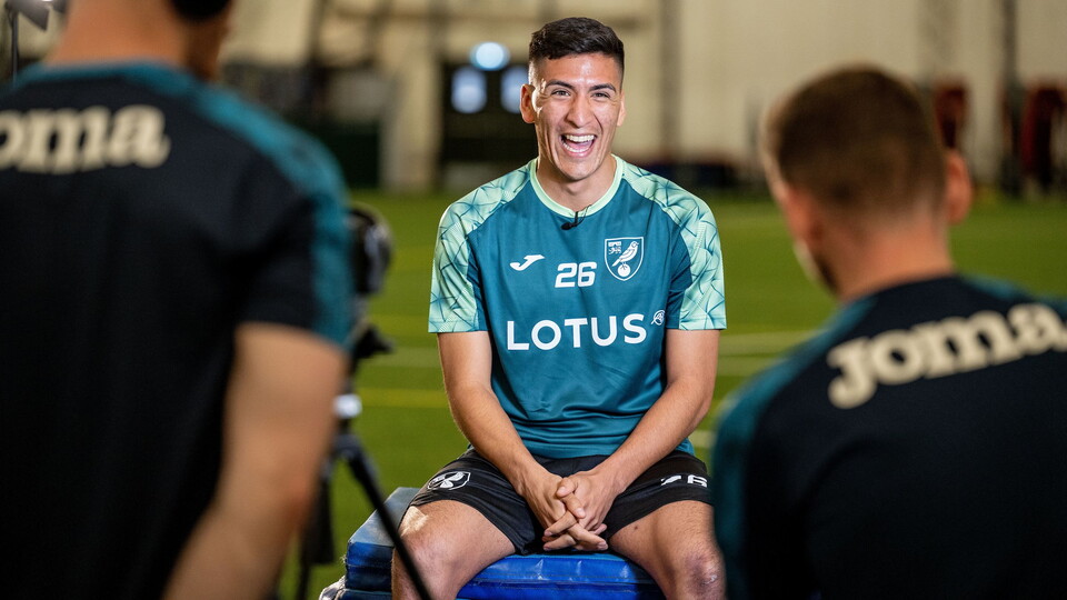 Norwich City announced the signing of Chile international midfielder Marcelino Núñez on Tuesday evening.