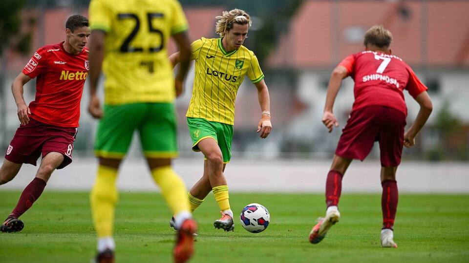 Norwich City’s pre-season training camp in Germany concluded with a competitive 2-2 draw against SSV Jahn Regensburg at ASV Grassau Sportspark.