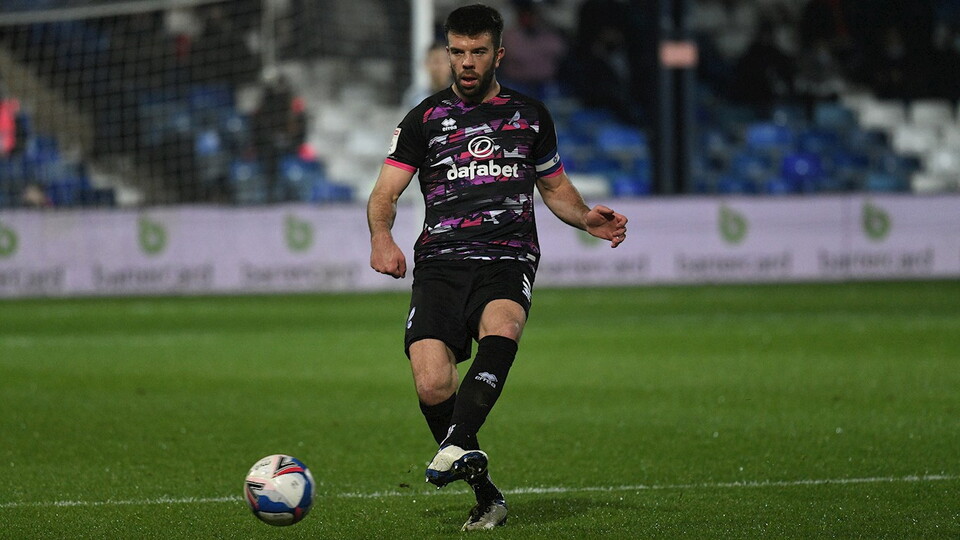 Norwich City's ten-game unbeaten run was ended by Luton Town on Wednesday night, as the Hatters triumphed 3-1 at Kenilworth Road.