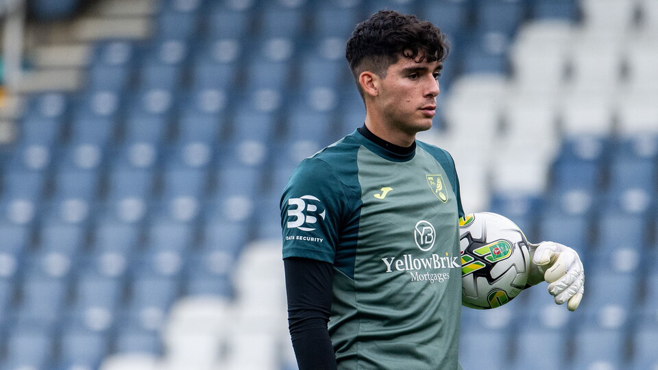 Norwich City goalkeeper Vicente Reyes has joined Sky Bet League One side Cambridge United on a season-long loan.