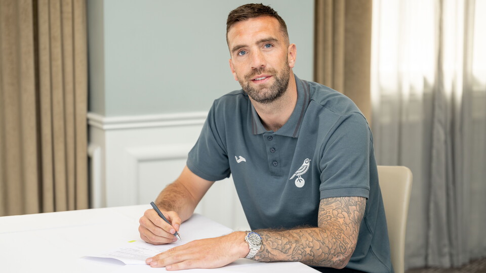 Republic of Ireland international Shane Duffy has become Norwich City's third signing of the summer transfer window.