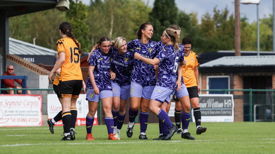 The Canaries put on a dazzling display in their FAWNL League Cup determining round fixture away to Cambridge United with goals from Shannon Shaw, Natasha Snelling and Jodie Drake.
