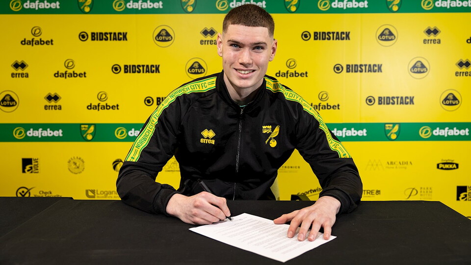 Norwich City goalkeeper Daniel Barden has signed a new contract with the Canaries, keeping him at the club until 2024 with the option of a year’s extension.