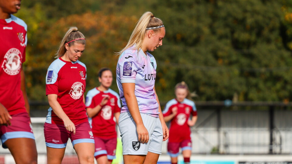 Norwich City Women endured a first league loss in the 2022/23 campaign, as Chesham Ladies pulled off a shock victory in the FAWNL Division One South East.
