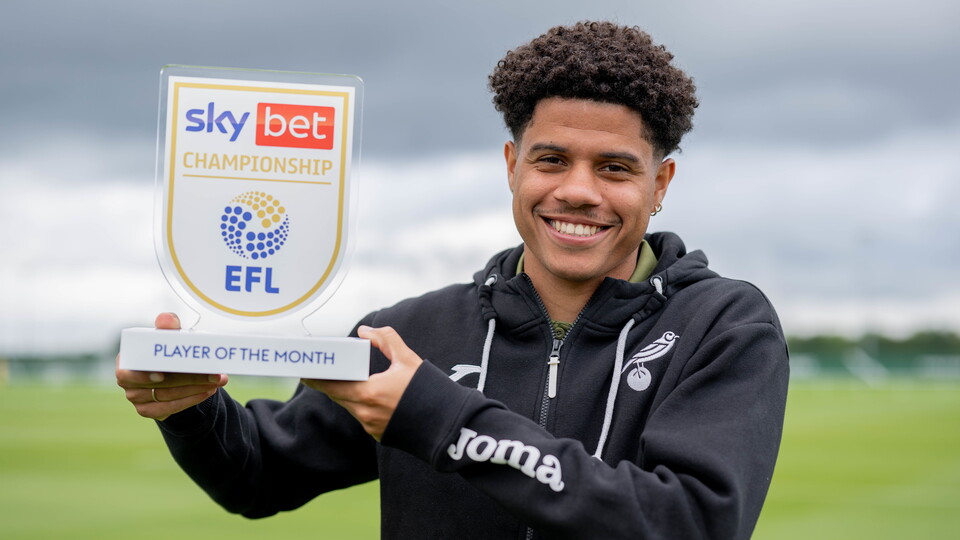 Norwich City's Gabriel Sara has been named as the Sky Bet Championship Player of the Month for August.