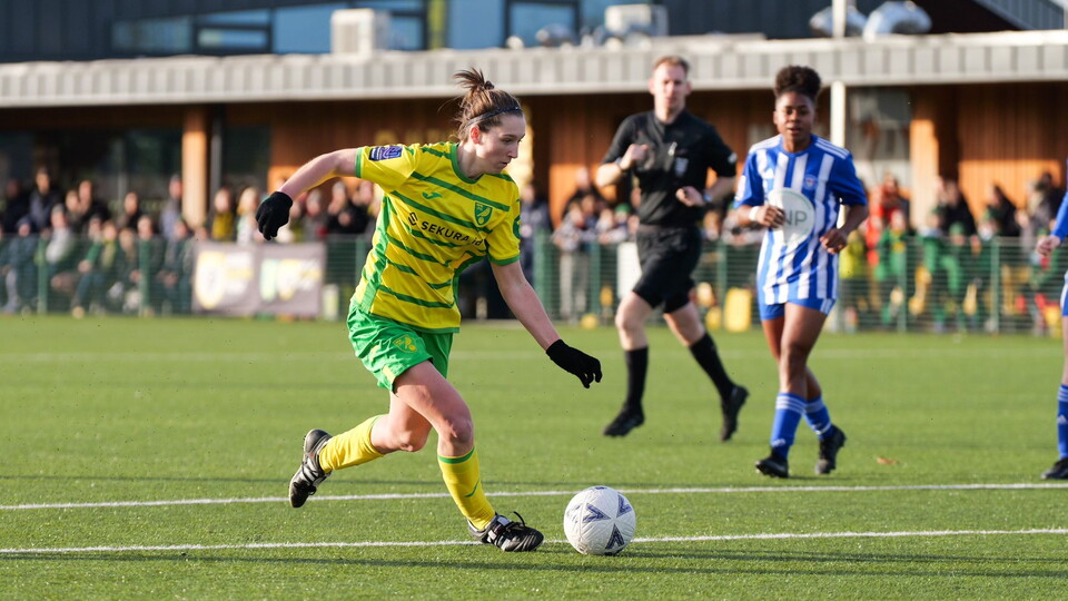 Norwich City Women closed the gap at the top of the FAWNL South East with an emphatic victory over Actonians at The Nest on Sunday, January 28.