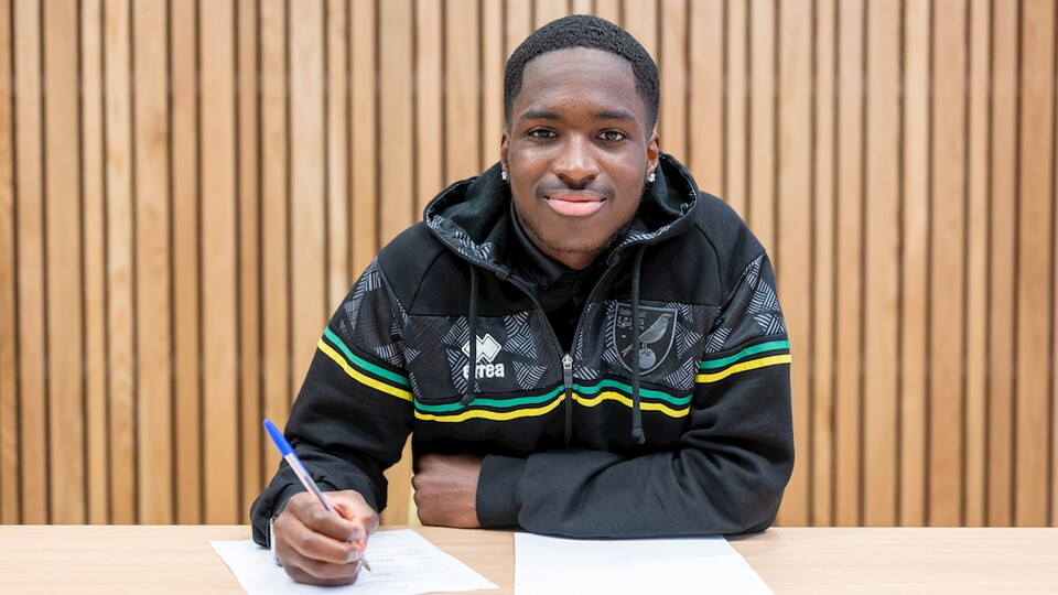 Norwich City Academy forward Jon Rowe has signed his first professional contract at the club, keeping him with the Canaries until summer 2023.