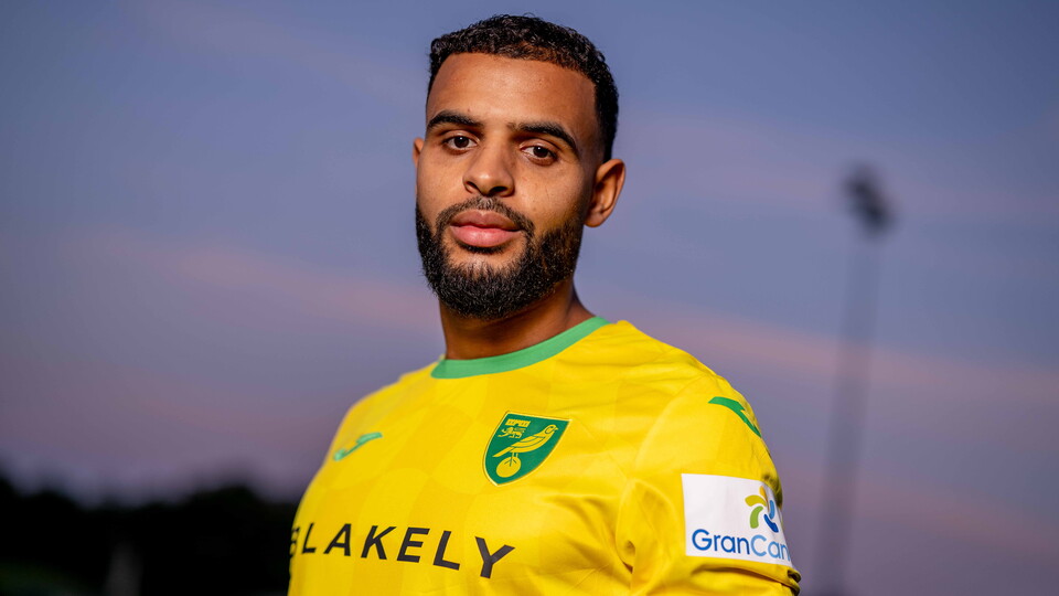 Norwich City have completed the signing of Tunisian international midfielder Anis Ben Slimane on a season-long loan.