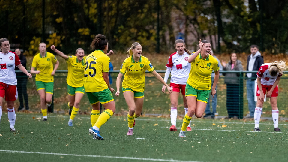 A 96th minute goal sent Norwich City Women through to the second round of the Adobe Women's FA Cup in their 4-3 victory over Stevenage Women on Sunday afternoon.