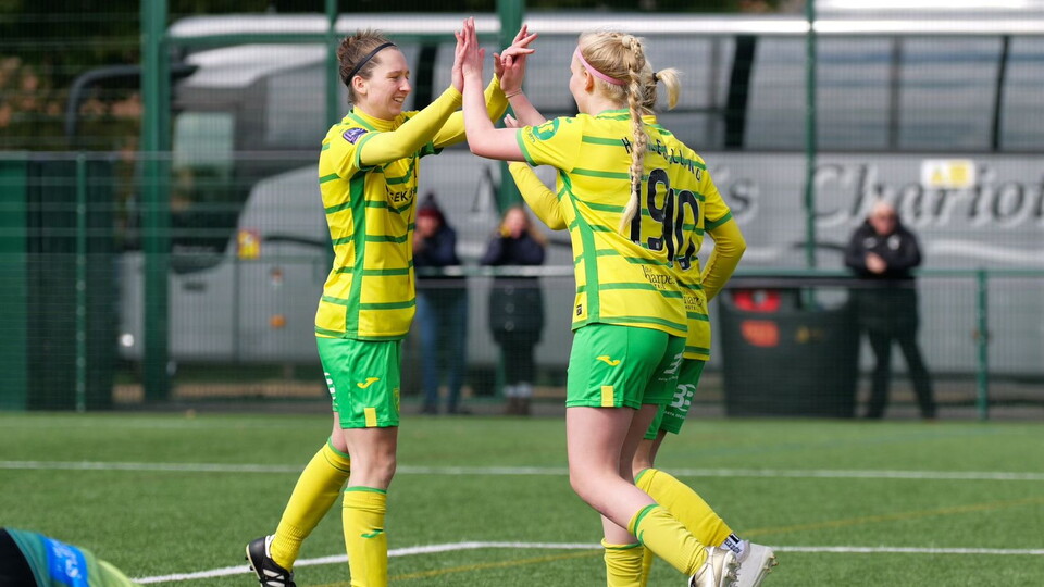 Norwich City Women put on a dominant display against Chesham United at Chiltern Hills Academy with six goals on Sunday afternoon.