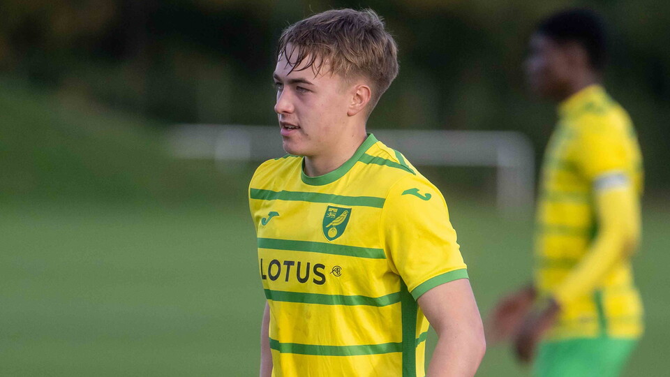 Alex Roberts scored a brace as Norwich City Under-18s claimed a 2-1 win away to Under-18 Premier League South leaders Chelsea.