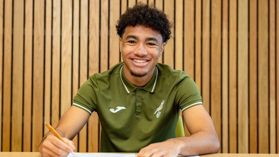 Norwich City Academy forward Elliot Myles has signed his first professional contract with the club.