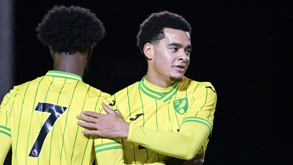Norwich City Under-21s striker Thomas Dickson-Peters has joined League Two side Grimsby Town on loan for the remainder of the season.