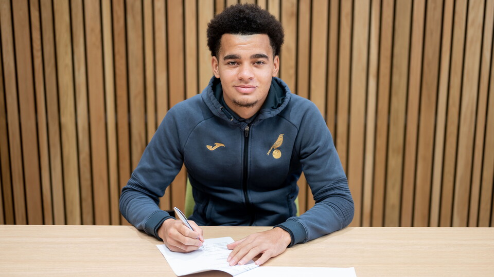 Norwich City Academy forward Tom Dickson-Peters has signed a new contract at the club through to the summer of 2025.