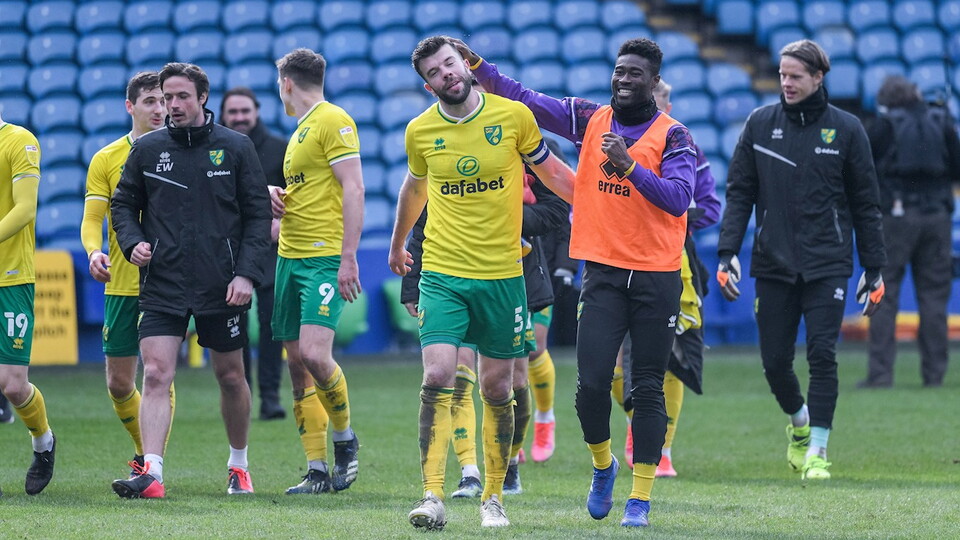 Norwich City beat Sheffield Wednesday 2-1 on Sunday to go ten points clear at the top of the Championship with eight wins in a row.