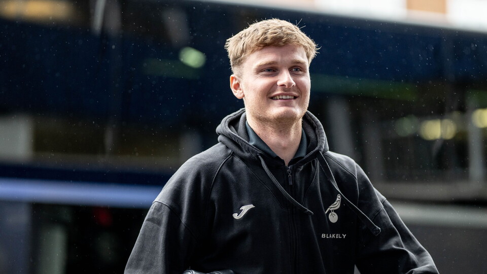 Goalkeeper Archie Mair has joined Scottish Premiership club Motherwell on loan until the end of the season.