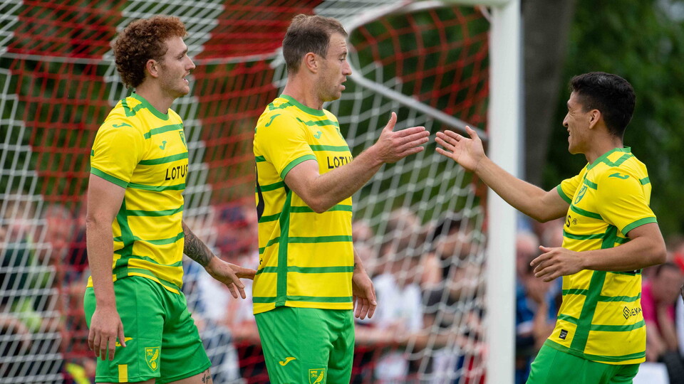 Norwich City played out a 1-1 draw with AZ Alkmaar at Sportcomplex VV Dirkshorn as their pre-season schedule continued in the Netherlands.