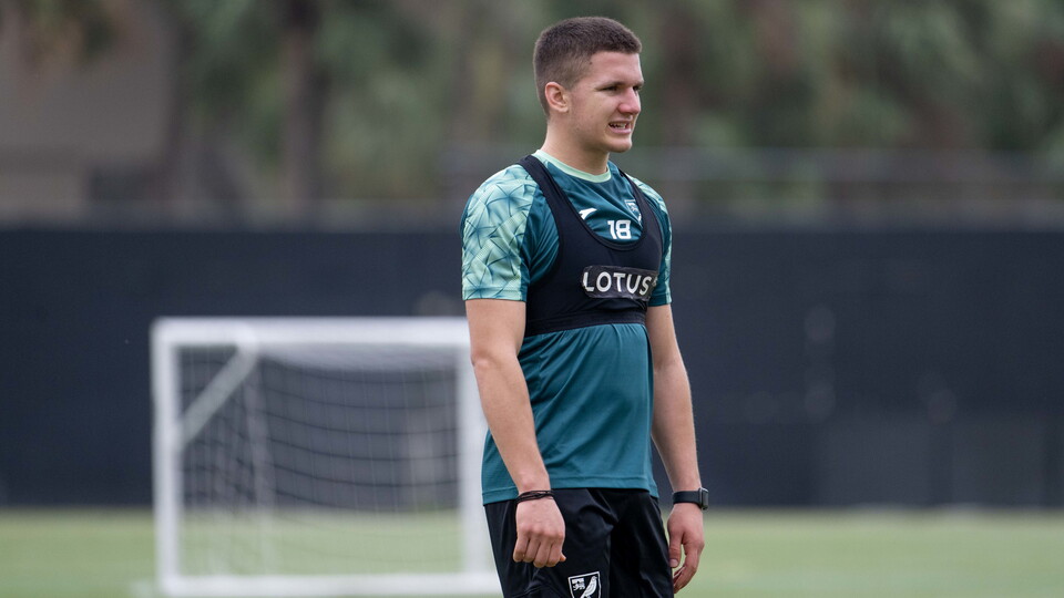 Greek winger Christos Tzolis has returned to Norwich City, after a mutual agreement was reached with FC Twente to cut short his loan spell with the Dutch club.