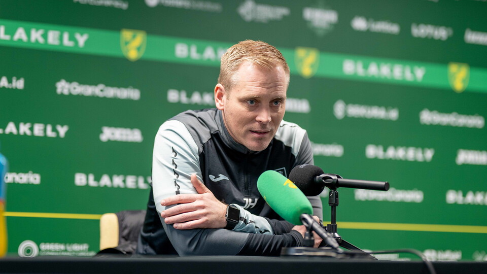Norwich City head coach Johannes Hoff Thorup confirmed that Angus Gunn and Marcelino Núñez will miss Tuesday night's fixture against Sheffield Wednesday.