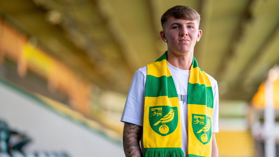 Norwich City have completed the signing of 17-year old Glenn McCourt from SSE Airtricity Men's Premier Division side Derry City.